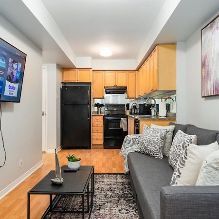 4975 Southampton Drive Otel Mississauga Dış mekan fotoğraf