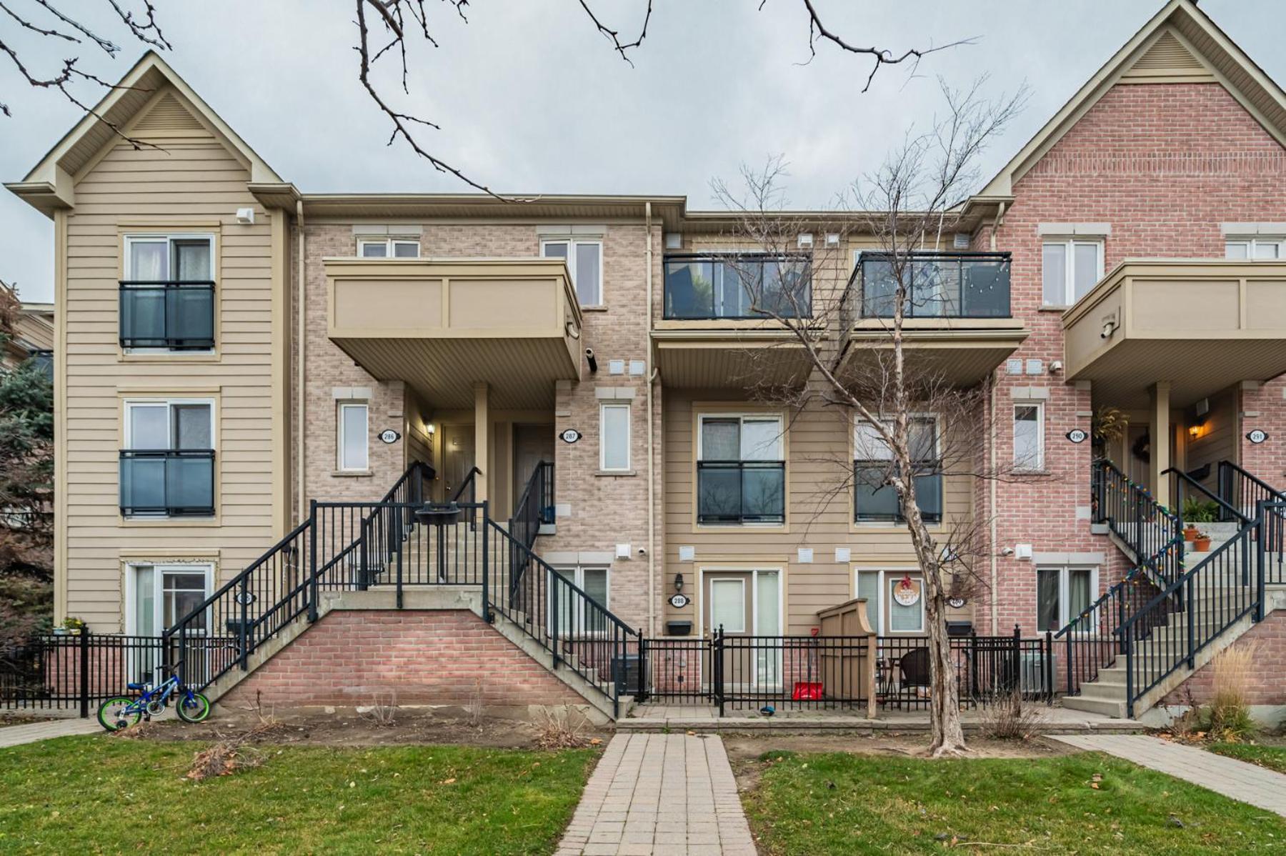4975 Southampton Drive Otel Mississauga Dış mekan fotoğraf